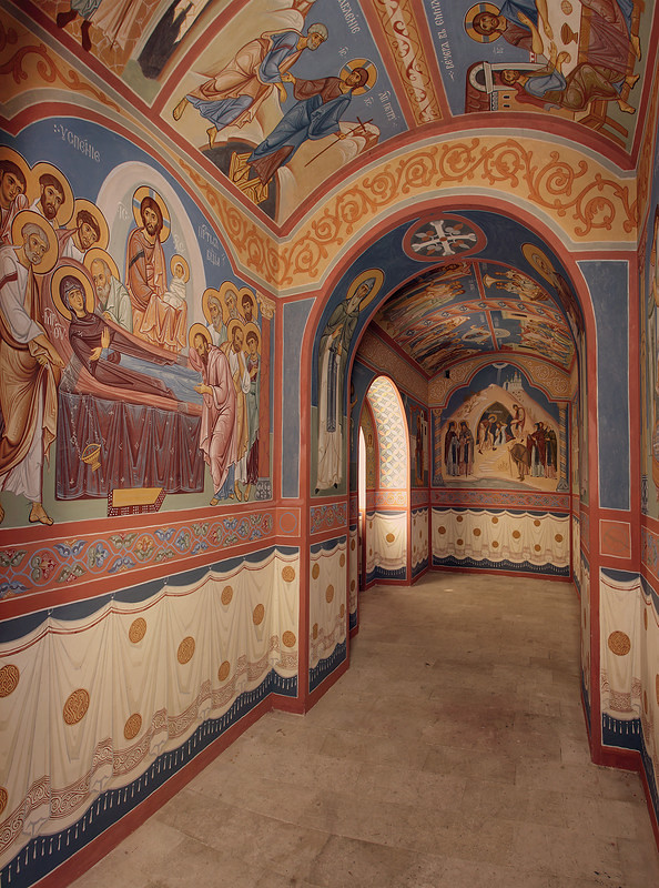 Интерьер притвора пещерного храма преподобных Антония и Феодосия
