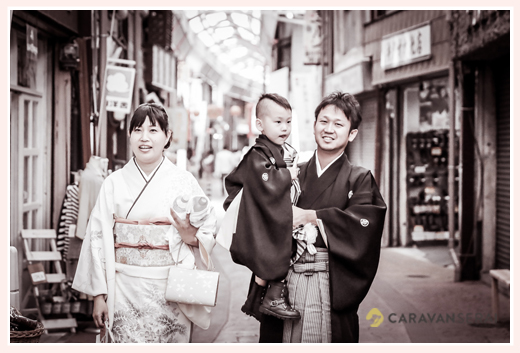 七五三写真　深川神社　愛知県瀬戸市　前撮り　パパもママも着物　支度シーンからの撮影　ロケーションフォト　