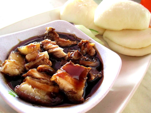 Bateras Food Court mantao with stewed pork belly 2