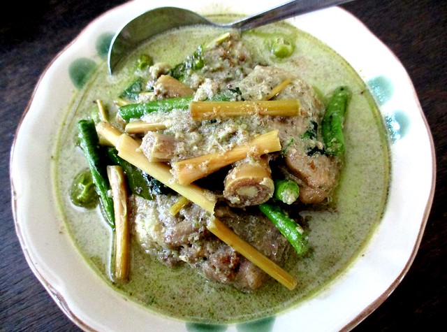 Payung Cafe green curry chicken