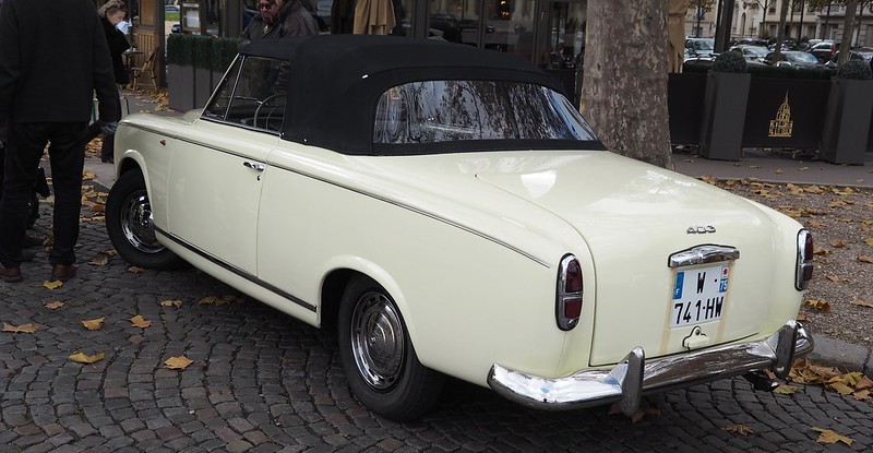 Peugeot 403 Cabriolet 1958 - Paris Invalides Novembre 2017  38465638466_30c2ba7099_c