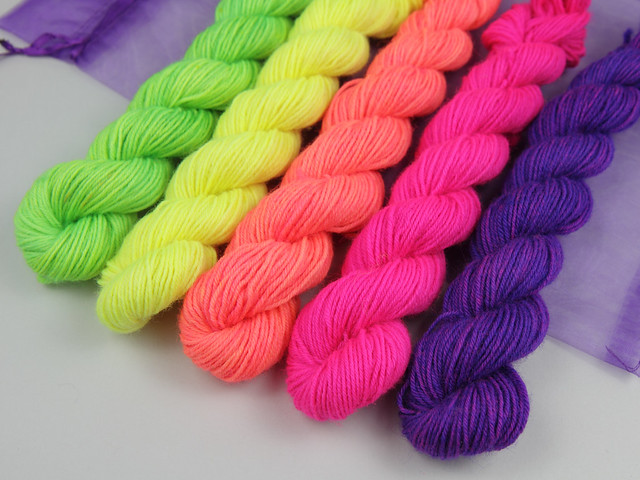 Hand-dyed sock mini skeins pure British superwash wool yarn pack 5 x 20g – Neon semi-solid colours
