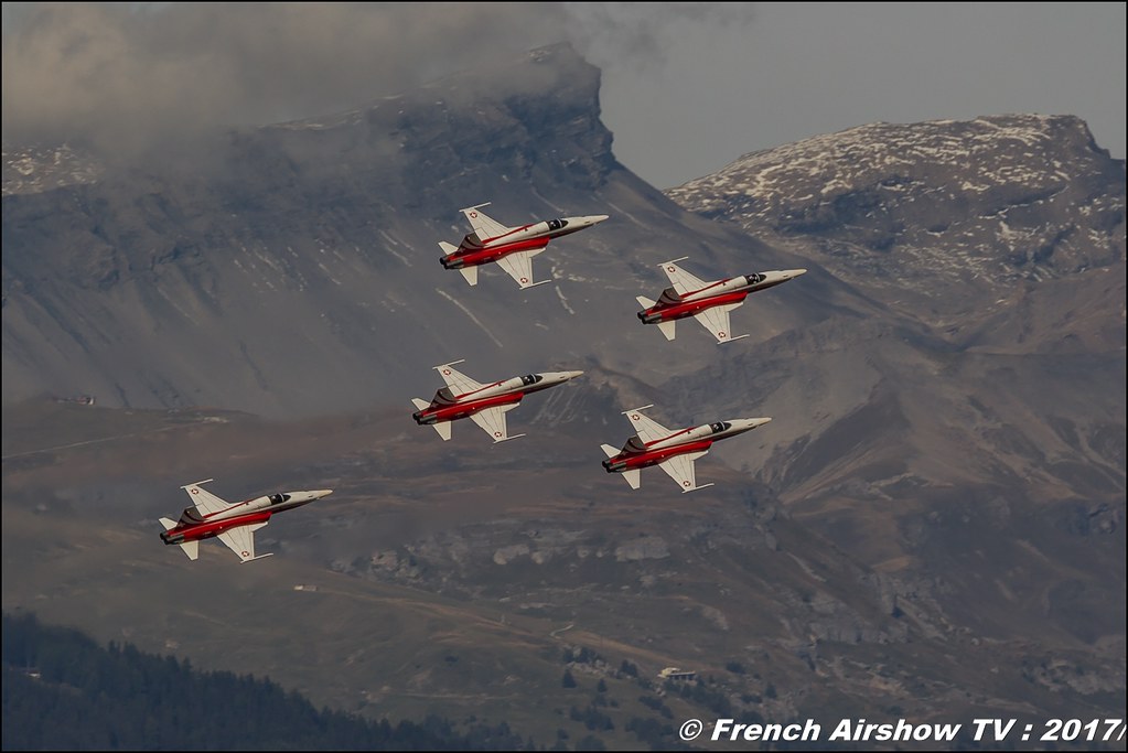 Patrouille Suisse , Breitling Sion Air Show 2017 , sion airshow , montagne , Alpes suisse , Canton du Valais , Meeting Aerien 2017