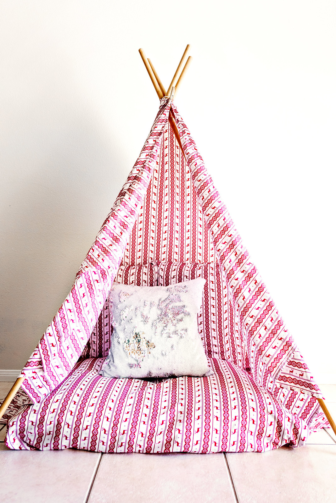 DIY kids teepee fort for the holidays