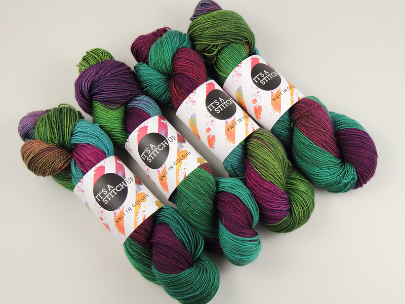 Favourite Sock – hand-dyed superwash merino wool yarn 4 ply/fingering 100g – ‘Black Mirror’