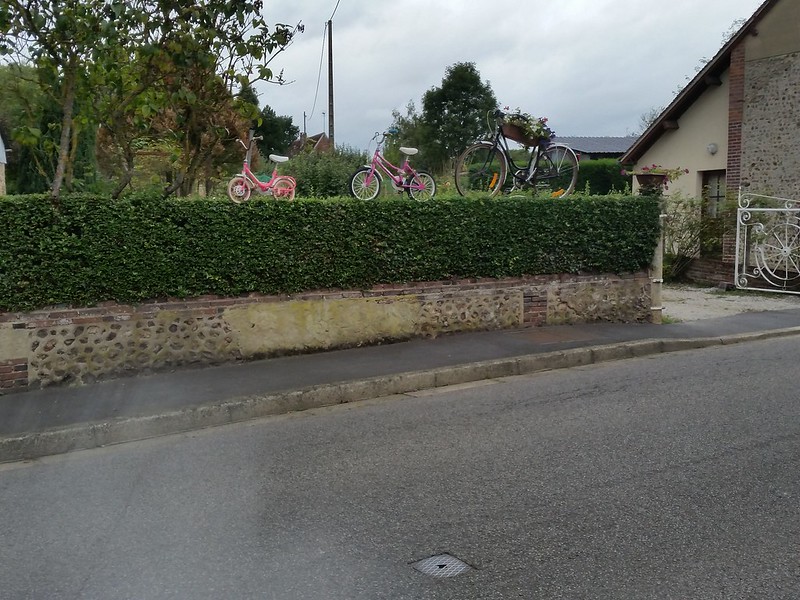 20170905 175230 3 bikes on hedge Les Aspres