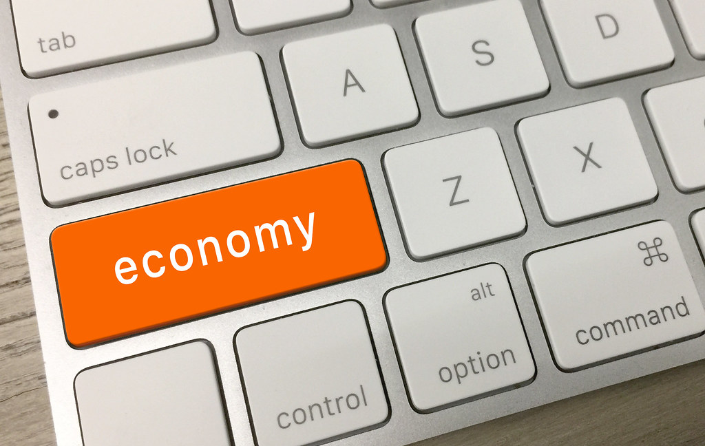 ما معنى كلمة اقتصاد في الانجليزي