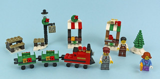 LEGO 40262 Christmas Train Ride Review | Brickset