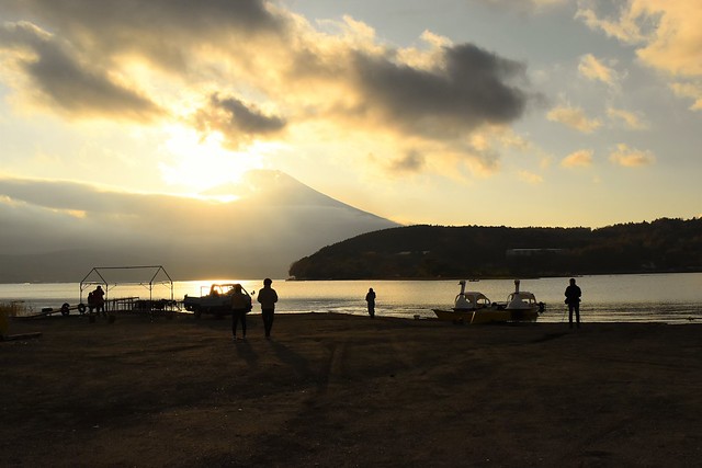 山中湖からの富士山と夕日