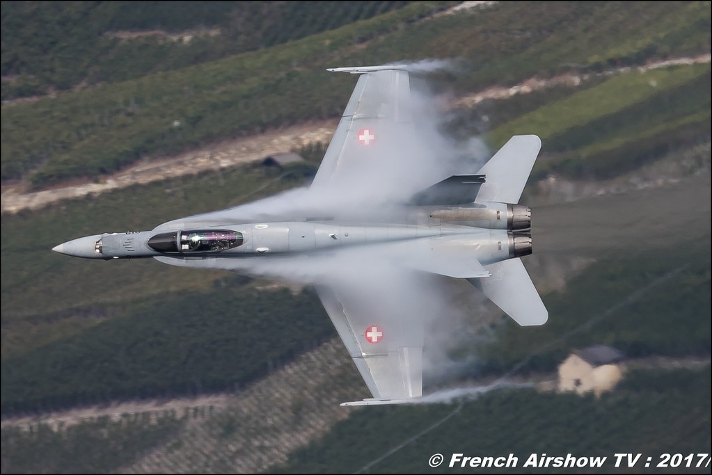 F/A-18 Hornet - Suisse - Schweizer Armee , Breitling Sion Air Show 2017 , sion airshow , montagne , Alpes suisse , Canton du Valais , Meeting Aerien 2017