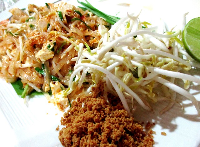 Flavours Thai Kitchen pad Thai 1