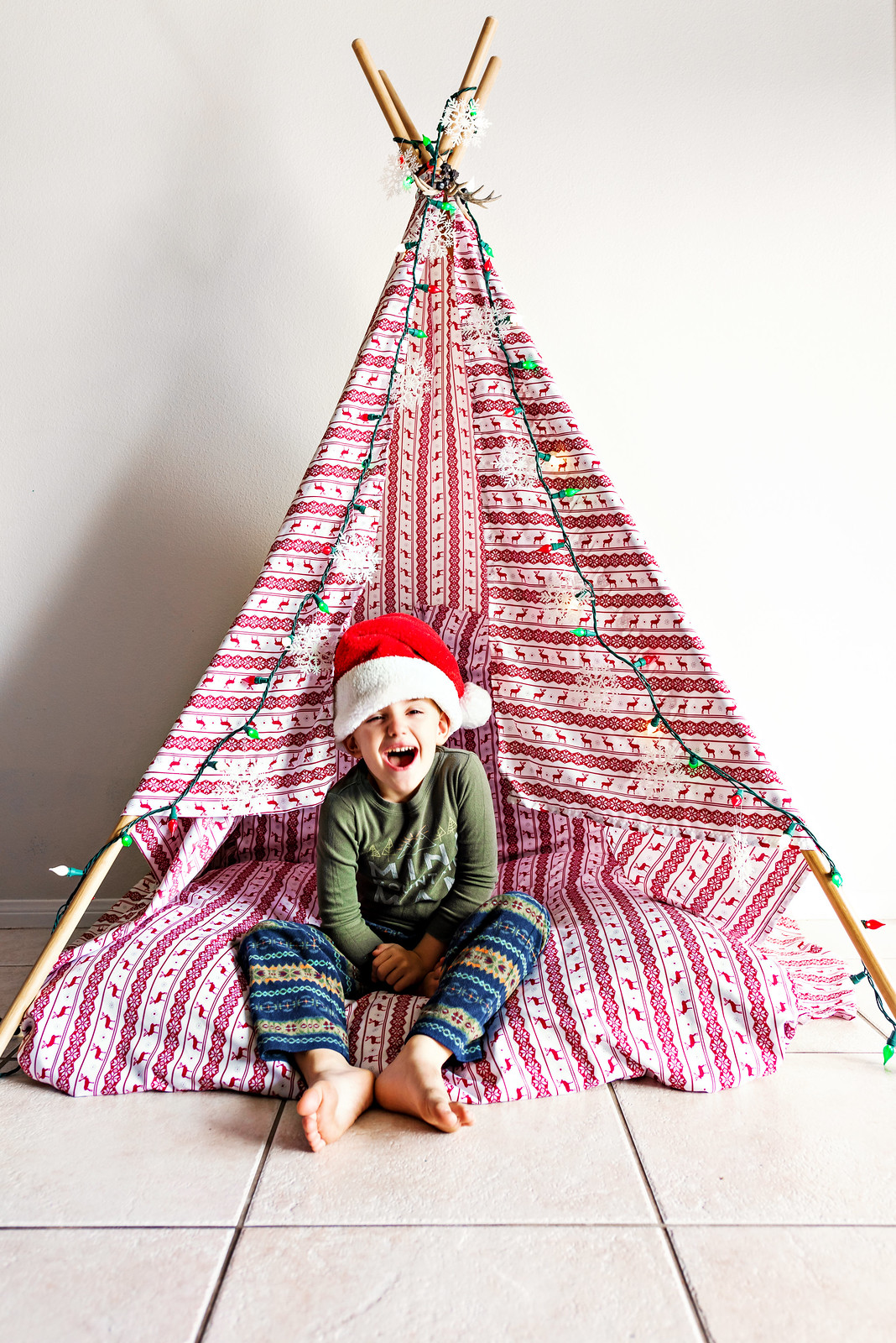 DIY Holiday Teepee Fort for kids