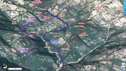 Photo 3D du Haut-Cavu avec l'ensemble du ruisseau du Finicione et le tracé du "Chemin de la Montagne aux Plages" (Castedducciu) par la rive gauche et sa variante par la rive droite en vue longitudinale