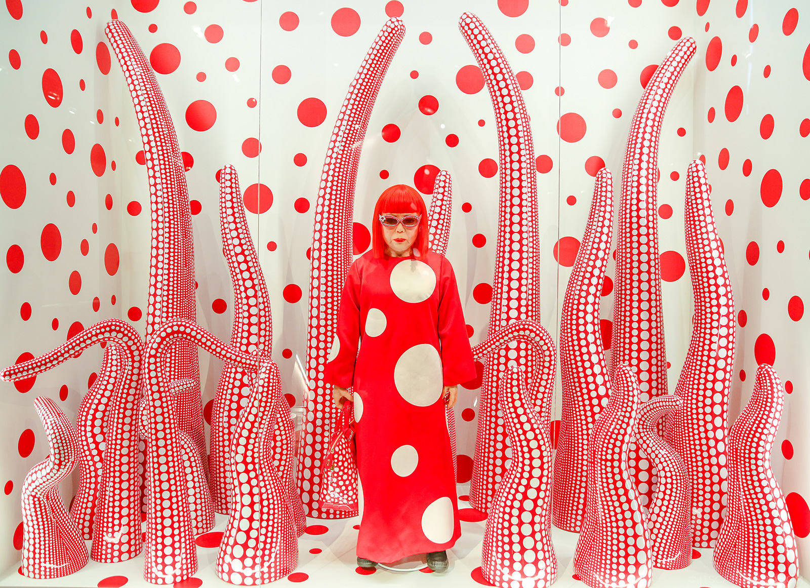 Yayoi Kusama, Parc Villette Paris, an exhibit of dots obse…