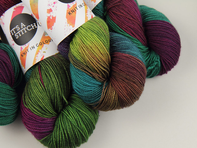 Favourite Sock – hand-dyed superwash merino wool yarn 4 ply/fingering 100g – ‘Black Mirror’