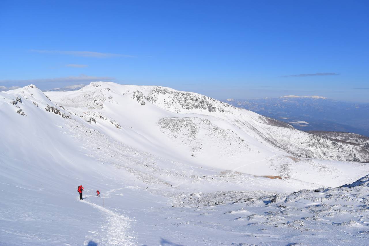 冬の安達太良山　雪の登山道