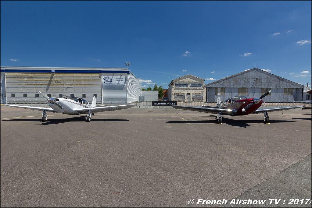 Patrouille Swift - acrobatique voltige globe , Swift Team , Fly in LFBK 2017 , Fly-in Saint-Yan 2017 , Meeting Aerien 2017