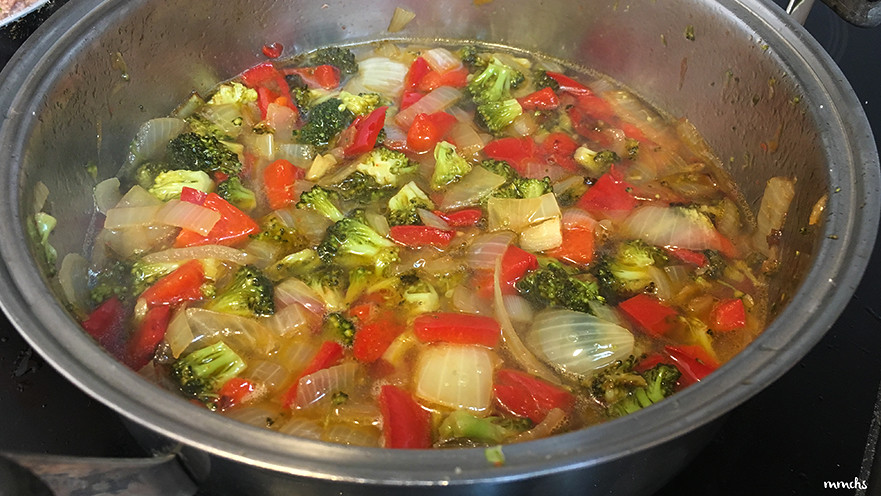albóndigas en salsa con verduras