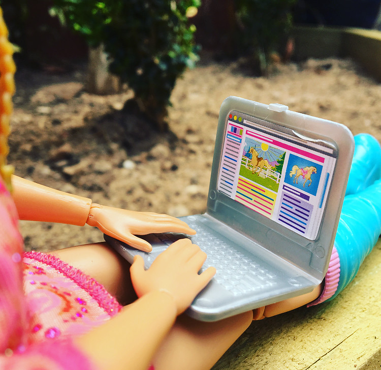 Barbie laptop online 2006