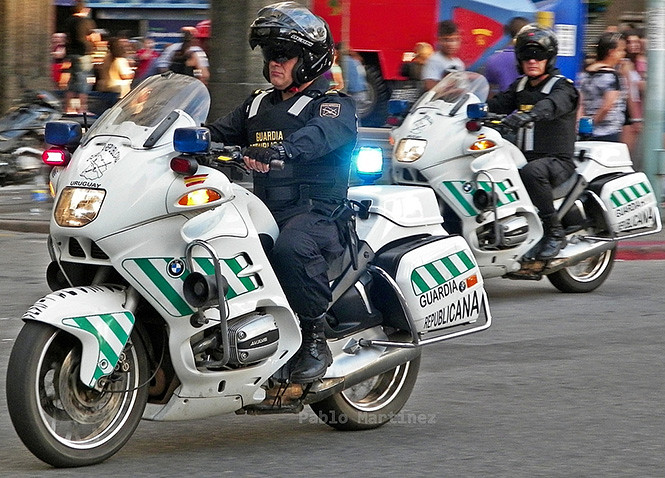 ¿Sabías que en Uruguay puedes ver motos de la Policía luciendo la bandera de España? 28428071899_40ca68dc25_b