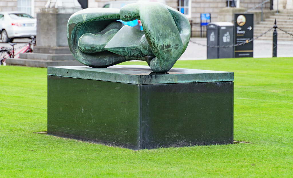 RECLINING AND CONNECTED FORMS BY HENRY MOORE  003