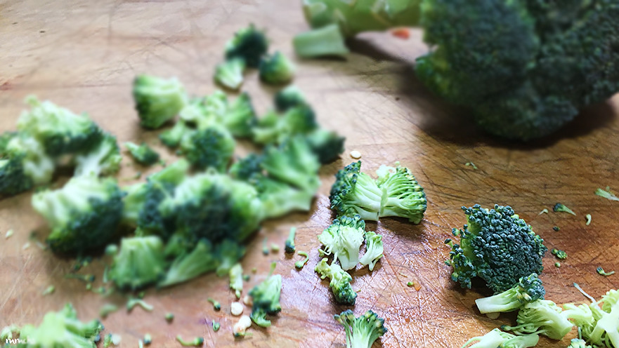 albóndigas en salsa con brócoli