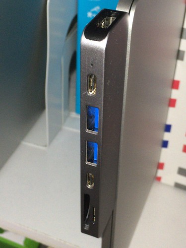 USB-C 拡張ハブ（縦）