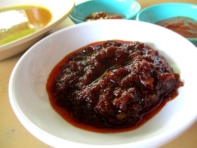 Sri Peliat dhal, chutney & sambal