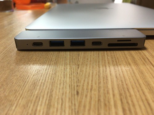 USB-C 拡張ハブ（横から）