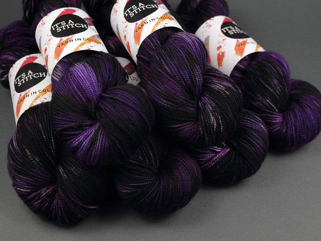 Favourite Sock – hand-dyed superwash merino wool yarn 4 ply/fingering 100g – ‘Nightshade’