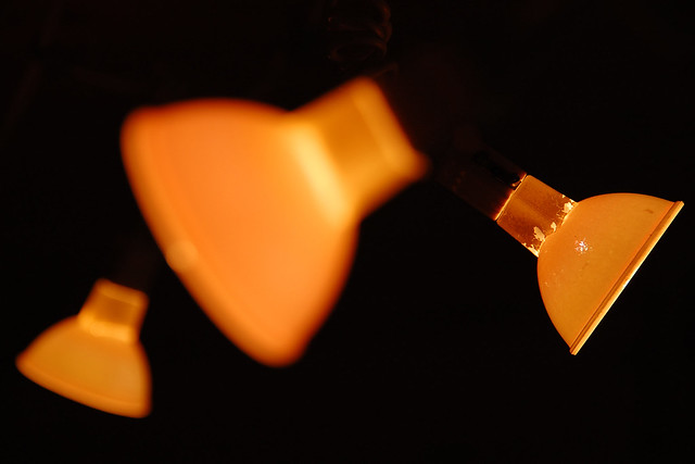 Indoor-Fotospielereien mit Blendenreihen ... verschiedene Blendenöffnungen ... Lampen ... Dunkel und Licht ... Foto: Brigitte Stolle