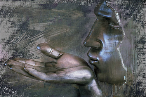 Image of the Sculptor called Blowing a Kiss