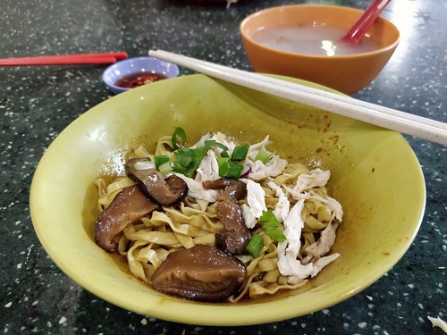 Lao Sim Shredded Chicken Noodle