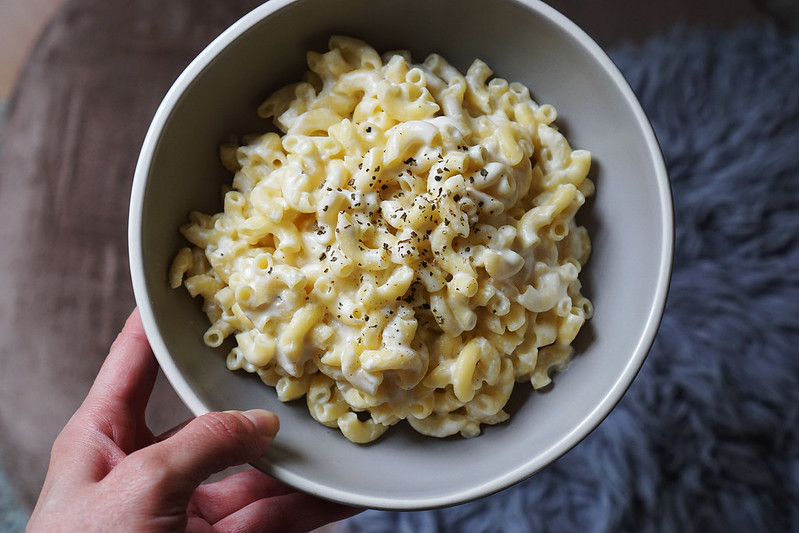 10 minutes easy macaroni cheese recipe | quick and easy gluten free recipe made with Philadelphia cream cheese