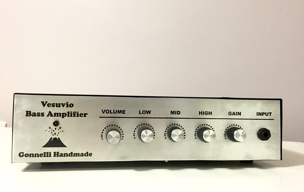 Vesúvio Bass Amplifier 26431265378_630bbd27aa_b
