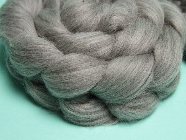 Natural grey pure Merino combed top/roving spinning fibre 100g