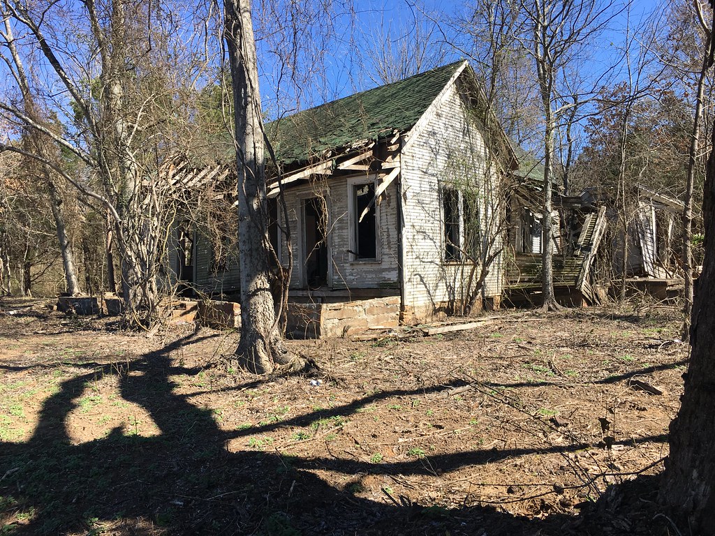 Deteriorating house north of Russellville, Arkansas, March 6, 2018 (Apple iPhone 6s)
