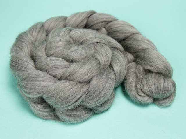 Natural grey pure Merino combed top/roving spinning fibre 100g