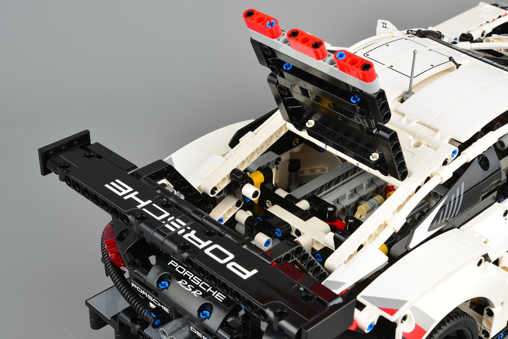 lego porsche engine