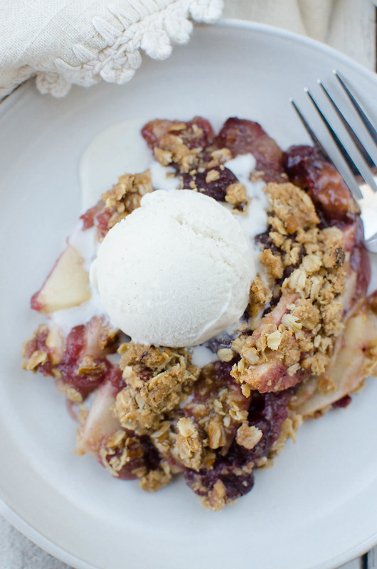 Apple Cranberry Crisp - the easiest Thanksgiving dessert! Sliced apples and whole berry cranberry sauce topped with a crunchy oat topping.