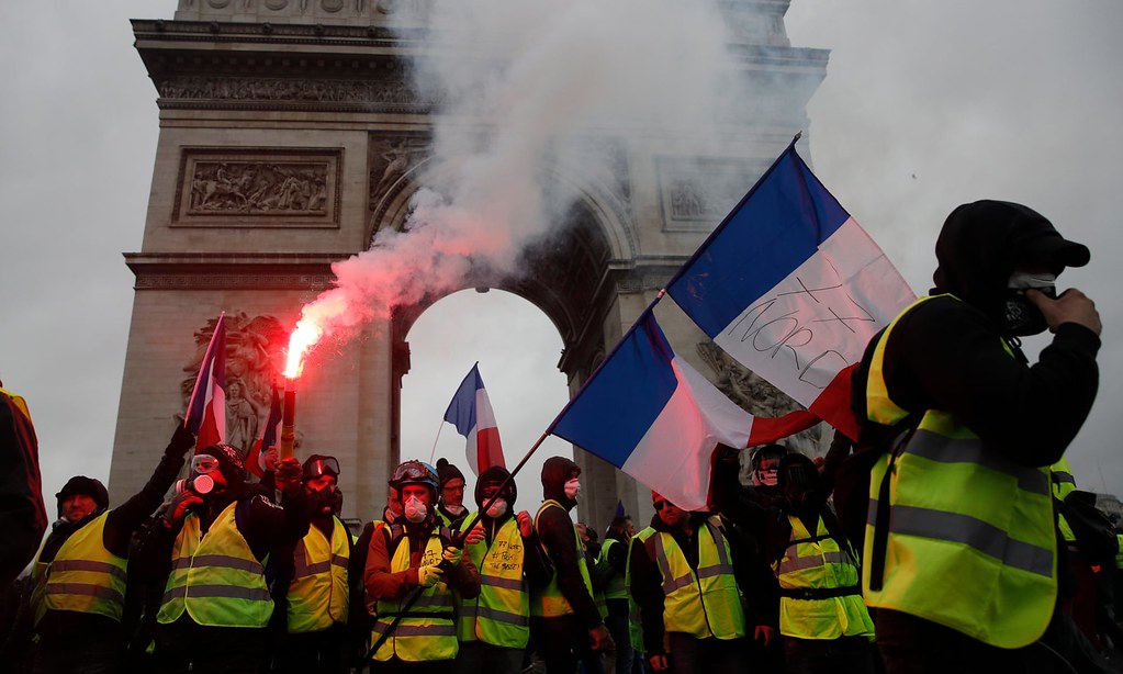 黃背心運動於巴黎示威。（圖片來源：Yoan Valat/EPA）