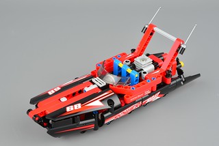 Review: 42089 Power Boat