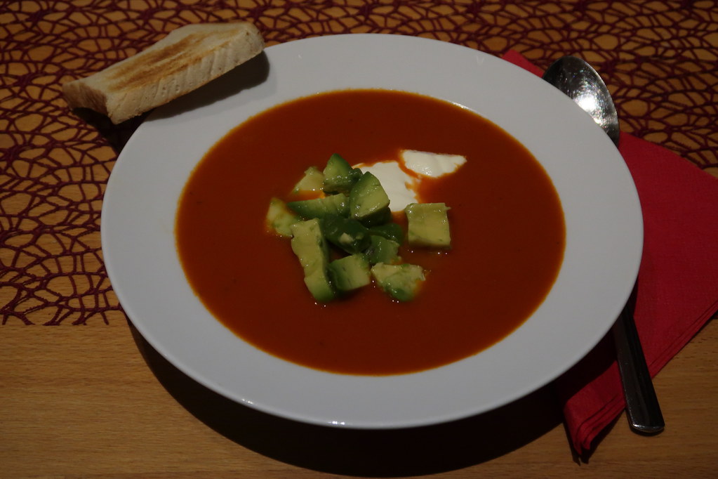 Tomaten-Chili-Suppe mit Avocado und Toast (mein 1. Teller)… | Flickr