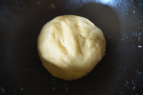 Homemade gluten free pop tarts | shortcrust pastry dough ball