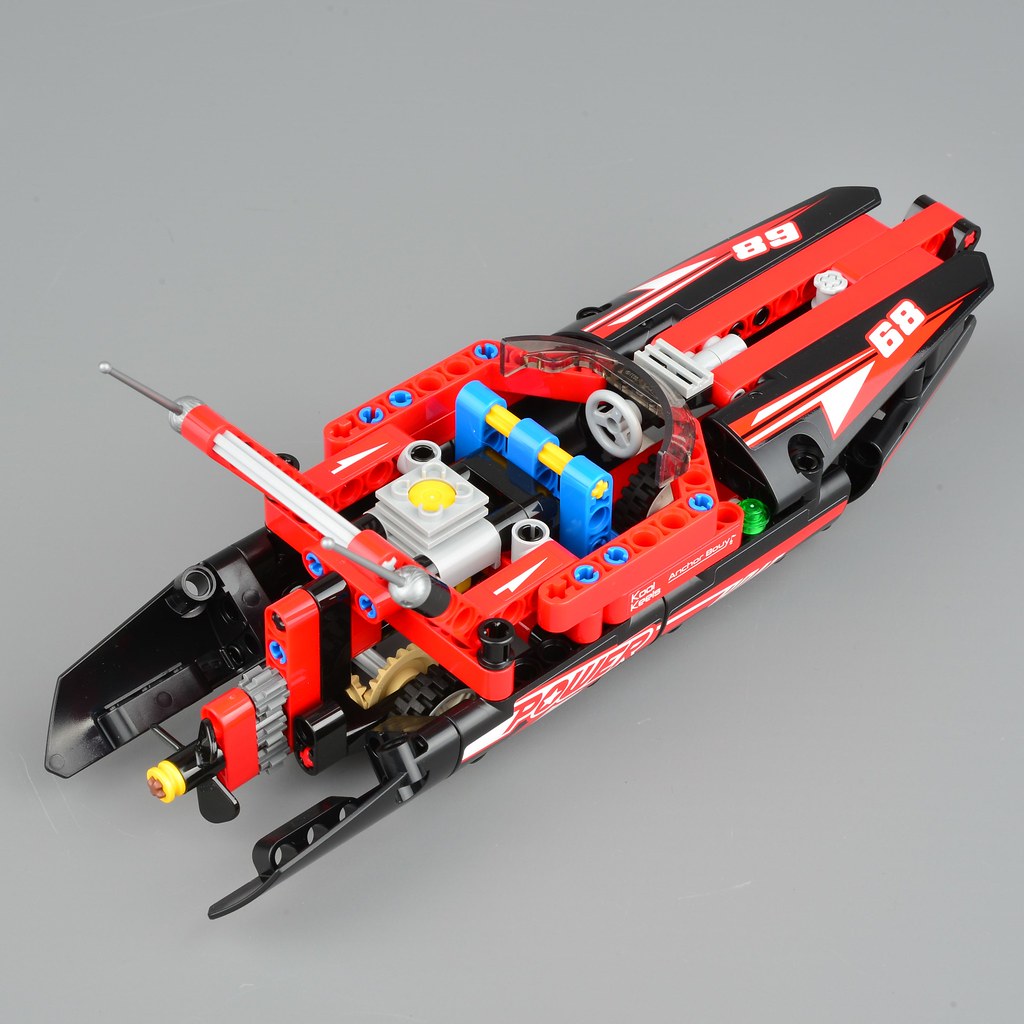skøjte Interconnect disharmoni LEGO 42089 Power Boat review | Brickset