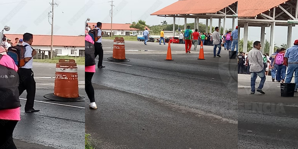 Reinicia bloqueo de la autopista Coatzacoalcos-Villahermosa, luego de una  hora de paso libre 