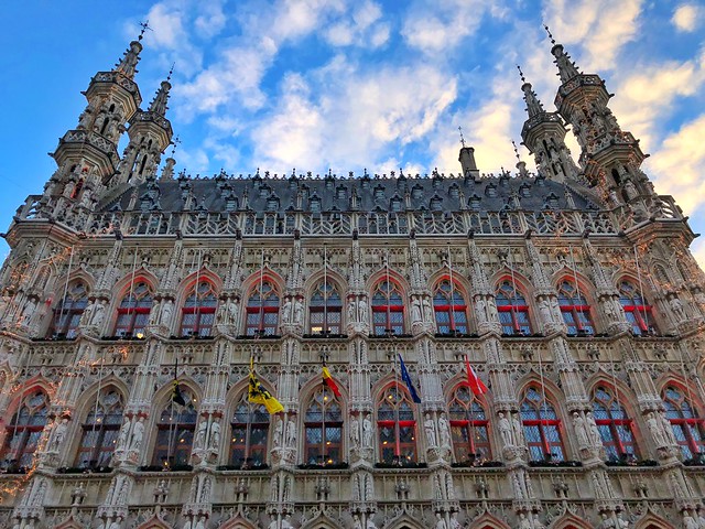 Ayuntamiento gótico de Lovaina (Flandes, Bélgica)