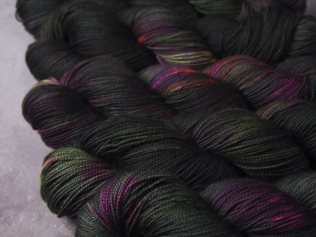 Favourite Sock – hand-dyed superwash merino wool yarn 4 ply/fingering 100g – ‘Dark Winter’
