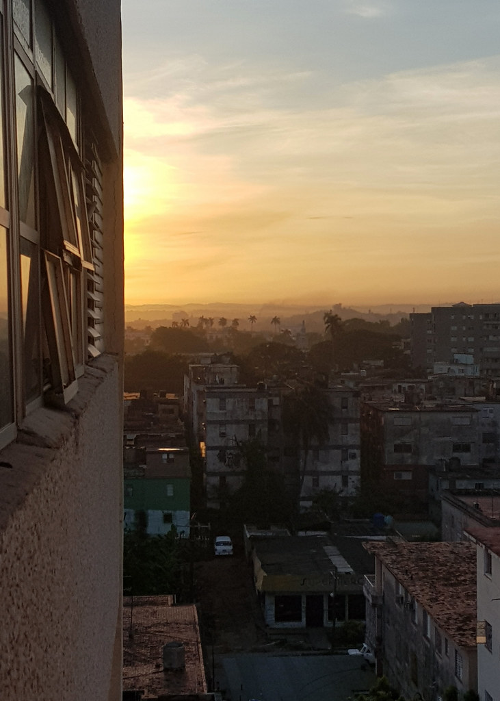 Vistas al amanecer desde mi ventana en La Habana