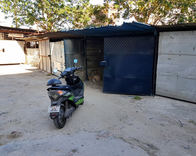Garaje donde guardaba a mi moto eléctrica en La Habana